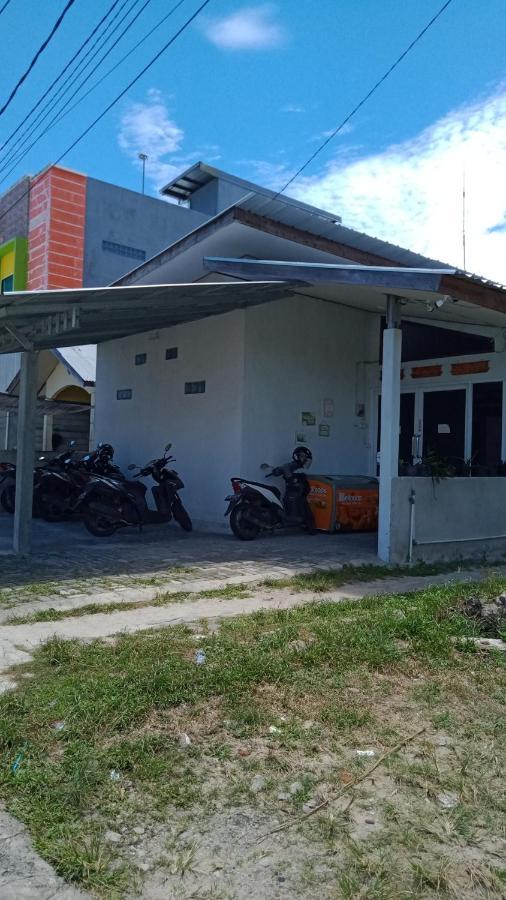 Ferienwohnung Belitung Backpacker Tanjung Pandan Exterior foto